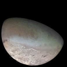 Triton, global color mosaic captured by Voyager 2 in 1989 (Credit: NASA via Wikipedia)